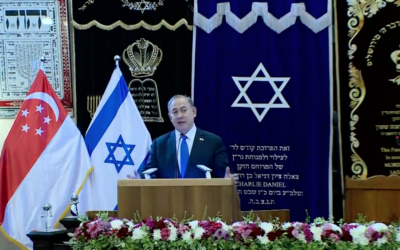 Benjamin Netanyahu addressing a synagogue in Singapore