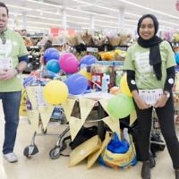 Jewish and Muslim volunteers collecting on Sadaqa Day