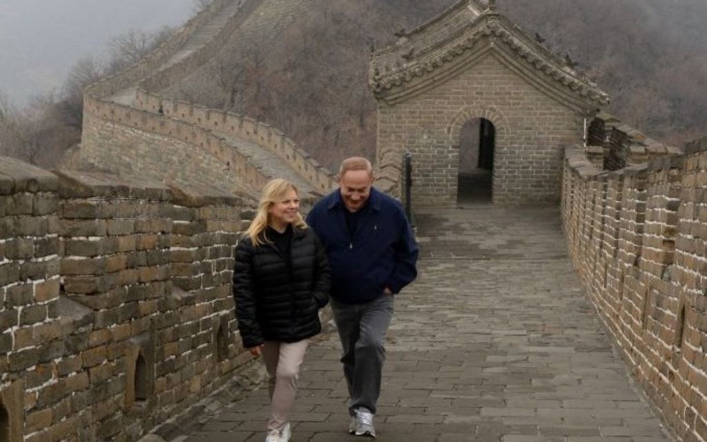 Israel's Prime Minister Benjamin Netanyahu and his wife Sara visit at the Great Wall of China in Beijing on March 22, 2017. Photo by Haim Zach/GPO via JINIPIX