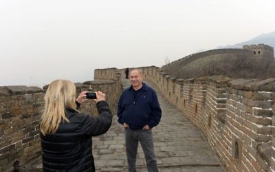 Israel's Prime Minister Benjamin Netanyahu and his wife Sara visit at the Great Wall of China in Beijing on March 22, 2017. Photo by Haim Zach/GPO via JINIPIX