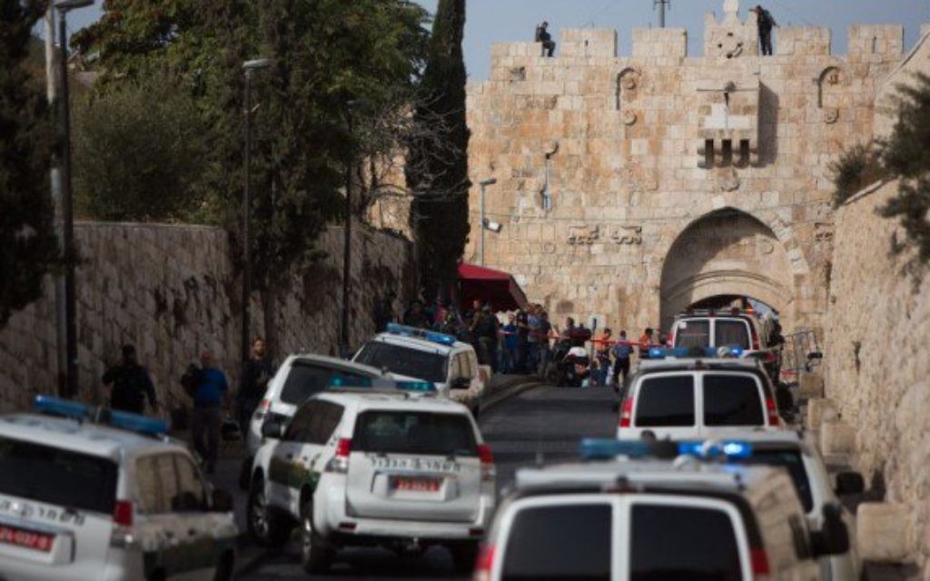 Israeli police attend the scene of the stabbing (Source:  Twitter)