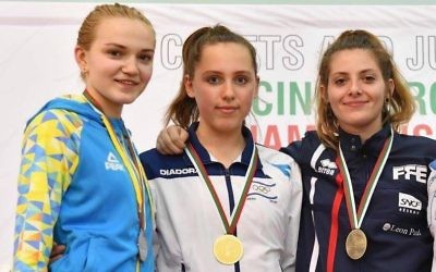 Vera Kanevski (middle) with her gold medal
