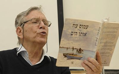 Amos Oz during a reading of his book, The Same Sea