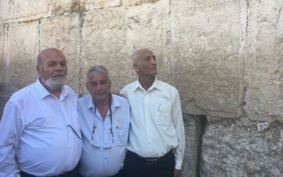 Recreation of the famous shot of the three paratroopers Zion Karasenti, Yitzhak Yifat, and Haim Oshri, by the Western Wall