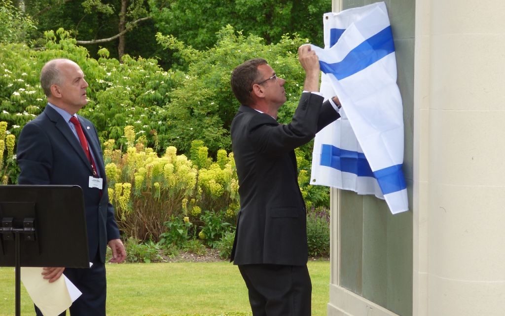 Ambassador removing Israeli flag from pillar of names of the 23 Palmach Jews who died on an operation off the Haifa/Lebanon coast in May 1941. 

Credit: David Rose