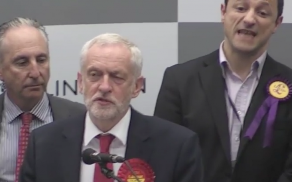 Keith Fraser mouthing the insult at the Labour leader