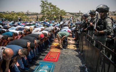 Muslim leaders continue to call for for mass protest prayers outside Temple Mount, against the new security arrangements. 

Photo by: JINIPIX