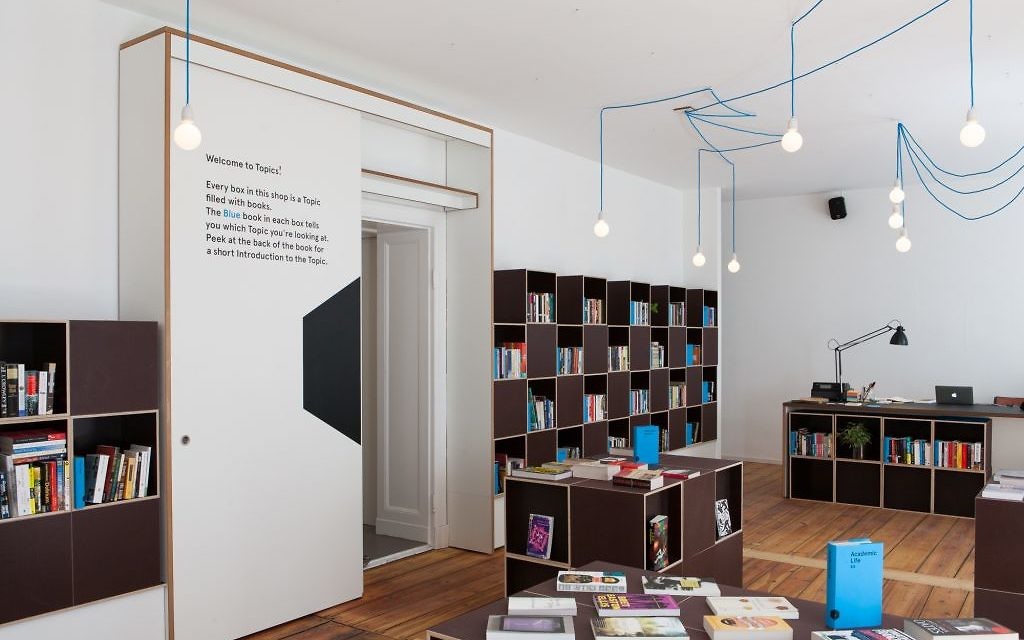 Topics Bookstore (Source: Topics on Facebook)