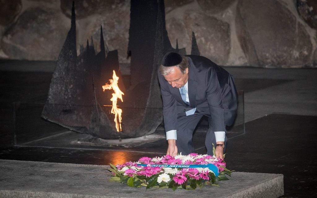 UN Secretary General Antonio Guterres lay a wreath during a ceremony at the Hall of Remembrance in the Yad Vashem Holocaust memorial in Jerusalem August 28, 2017. Photo by: JINIPIX UN Secretary General Antonio Guterres lay a wreath during a ceremony at the Hall of Remembrance in the Yad Vashem Holocaust memorial in Jerusalem August 28, 2017. Photo by: JINIPIX