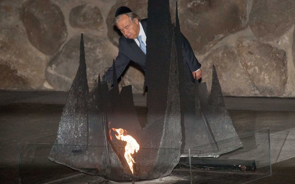UN Secretary General Antonio Guterres lay a wreath during a ceremony at the Hall of Remembrance in the Yad Vashem Holocaust memorial in Jerusalem
Photo by: JINIPIX UN Secretary General Antonio Guterres lay a wreath during a ceremony at the Hall of Remembrance in the Yad Vashem Holocaust memorial in Jerusalem
Photo by: JINIPIX