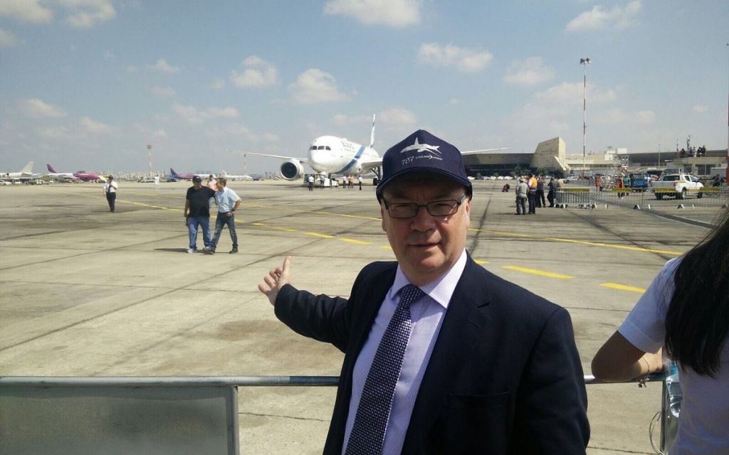 Alistair Burt celebrating the launch of a new fleet of El Al planes