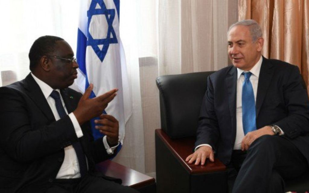 Prime Minister Benjamin Netanyahu, right, meets with Senegal's President Macky Sall in Monrovia, Liberia, June 4, 2017.  

[Photo: Kobi Gideon / Goverment Press Office]