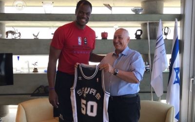 San Antonio Spurs' David Robinson is in Israel for to educate peace through basketball. Picture: Efrat Sa'ar, Peres Center for Peace and Innovation