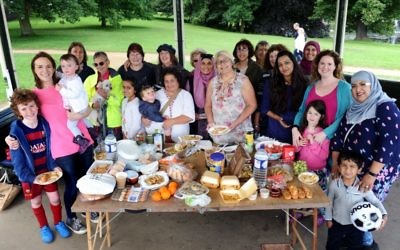 Jewish and Muslim women came together for a delicious picnic,  as they forge new friendships 

(photo credit: Yorkshire Evening Post)