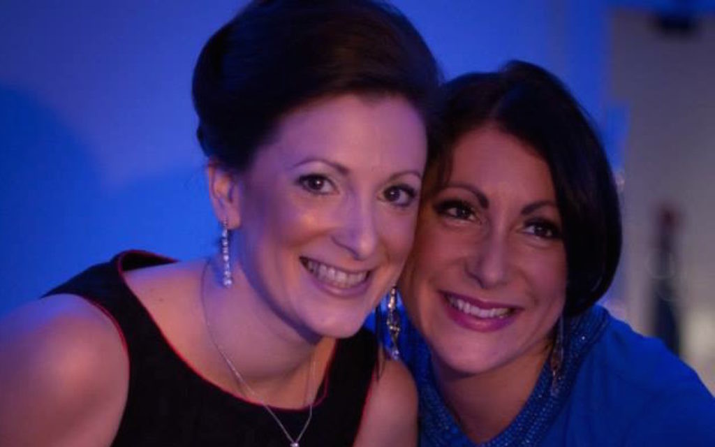 Caron Kemp (left) with sister Suzy Pelta (right)