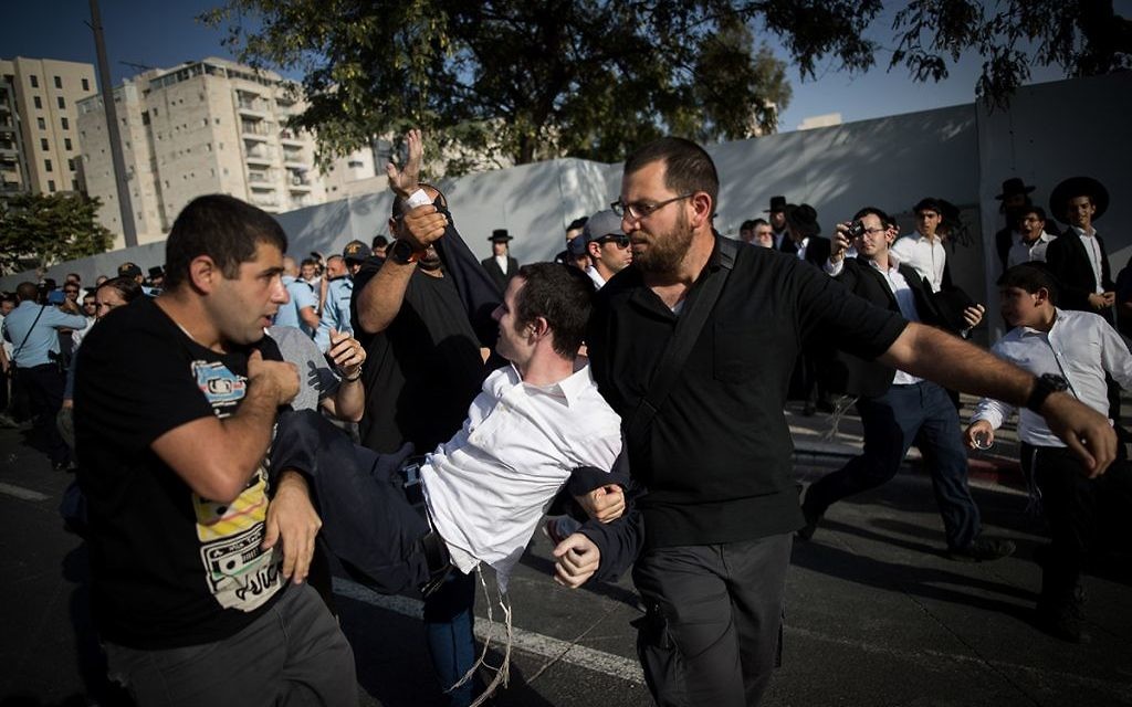 Ultra Orthodox Jewish men are being arrested by Israeli police as they block a road during a protest in Jerusalem, Israel, 19 October 2017.  

 Photo by: JINIPIX