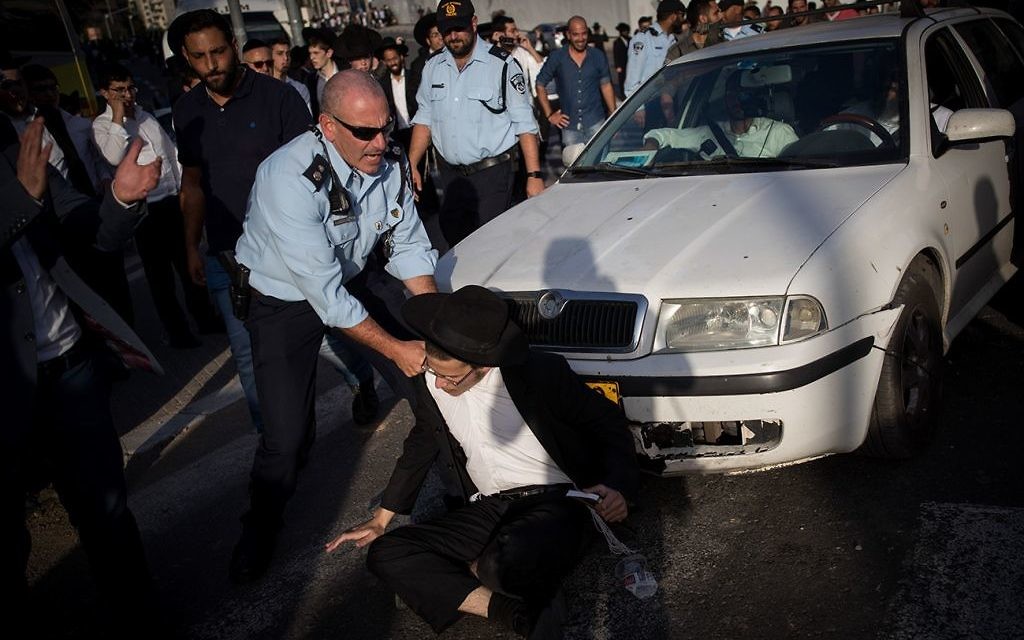Ultra Orthodox Jewish men are being arrested by Israeli police as they block a road during a protest in Jerusalem, Israel, 19 October 2017.  

 Photo by: JINIPIX