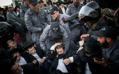 Ultra Orthodox Jewish men being arrested by Israeli police as they block a road during a protest in Jerusalem, Israel, 19 October 2017.  

 Photo by: JINIPIX