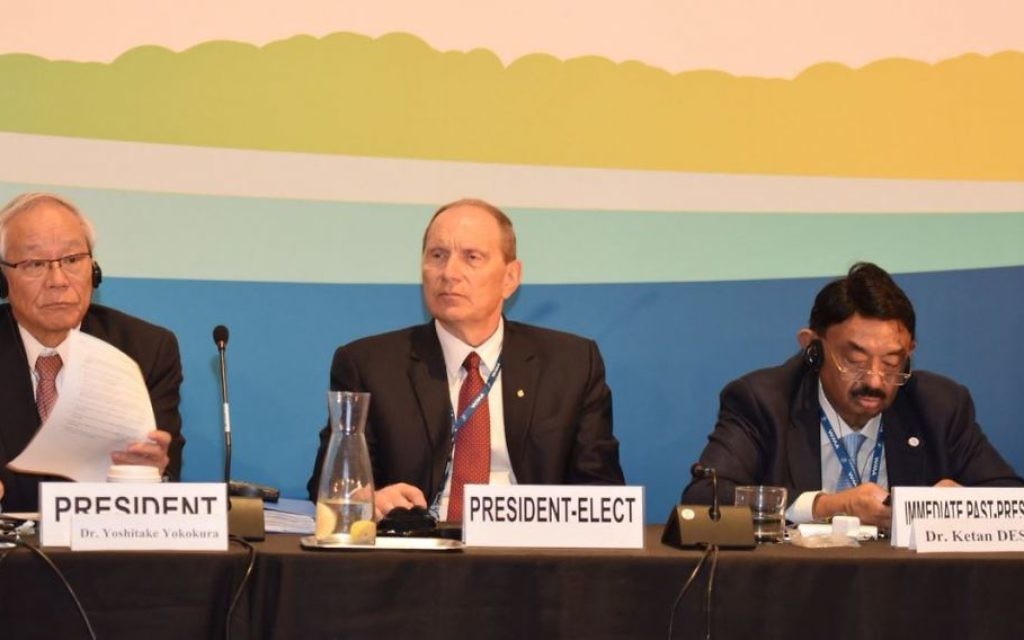 Professor Leonid Eidelman (centre)