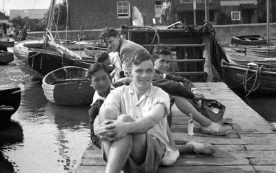 Turing at Bosham in 1939 with two Jewish refugee boys he rescued from Nazi Germany 

(Rex Shutterstock)