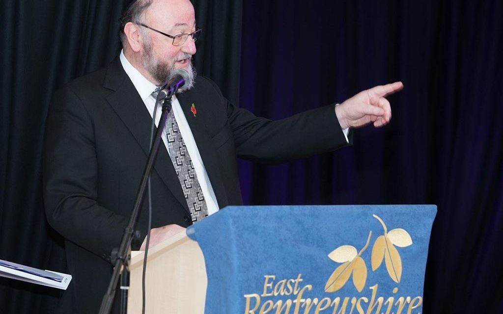 Chief Rabbi Mirvis addressing the opening of the new school
