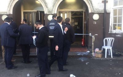 The synagogue has been sealed off, as police investigate Sunday afternoon's attack.  

Credit @shomrimlondon