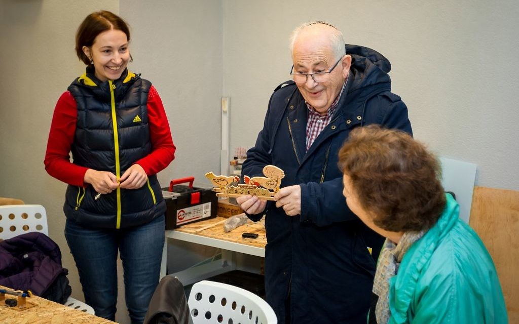 Lord Palmer of Childs Hill (middle) and other Golders Green Synagogue members met young entrepreneurs supported by World Jewish Relief, including Oksana (L)