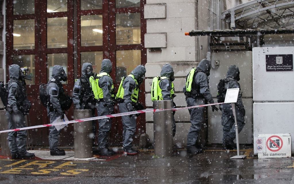 Members of the police, fire brigade and ambulance service during a joint exercise to test their response to a ÔHAZMATÕ type ncident involving a hazardous substance, at the Israeli Embassy in Kensington, London. 

Photo credit: Yui Mok/PA Wire