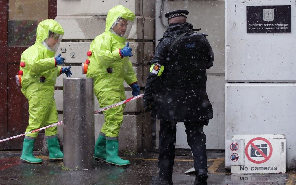 Members of the police, fire brigade and ambulance service during a joint exercise to test their response to a ÔHAZMATÕ type ncident involving a hazardous substance, at the Israeli Embassy in Kensington, London. 

Photo credit: Yui Mok/PA Wire