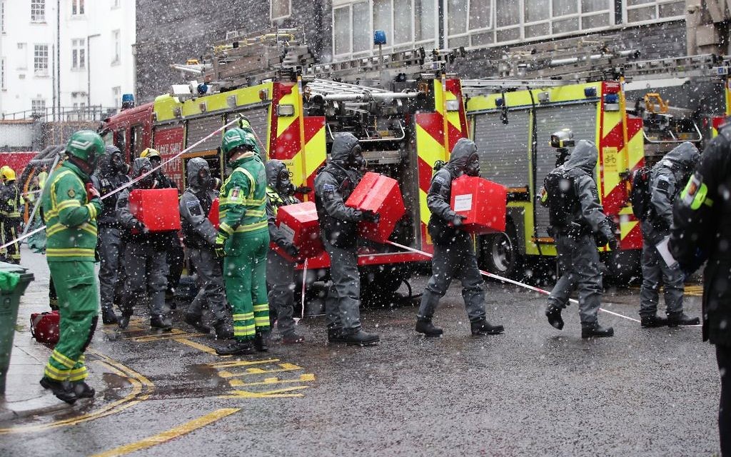 Members of the police, fire brigade and ambulance service during a joint exercise to test their response to a ÔHAZMATÕ type ncident involving a hazardous substance, at the Israeli Embassy in Kensington, London. 

Photo credit: Yui Mok/PA Wire