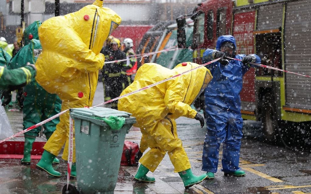 Members of the police, fire brigade and ambulance service during a joint exercise to test their response to a ÔHAZMATÕ type ncident involving a hazardous substance, at the Israeli Embassy in Kensington, London. 

Photo credit: Yui Mok/PA Wire