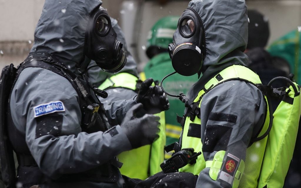 Members of the police, fire brigade and ambulance service during a joint exercise to test their response to a ÔHAZMATÕ type ncident involving a hazardous substance, at the Israeli Embassy in Kensington, London. 

Photo credit: Yui Mok/PA Wire