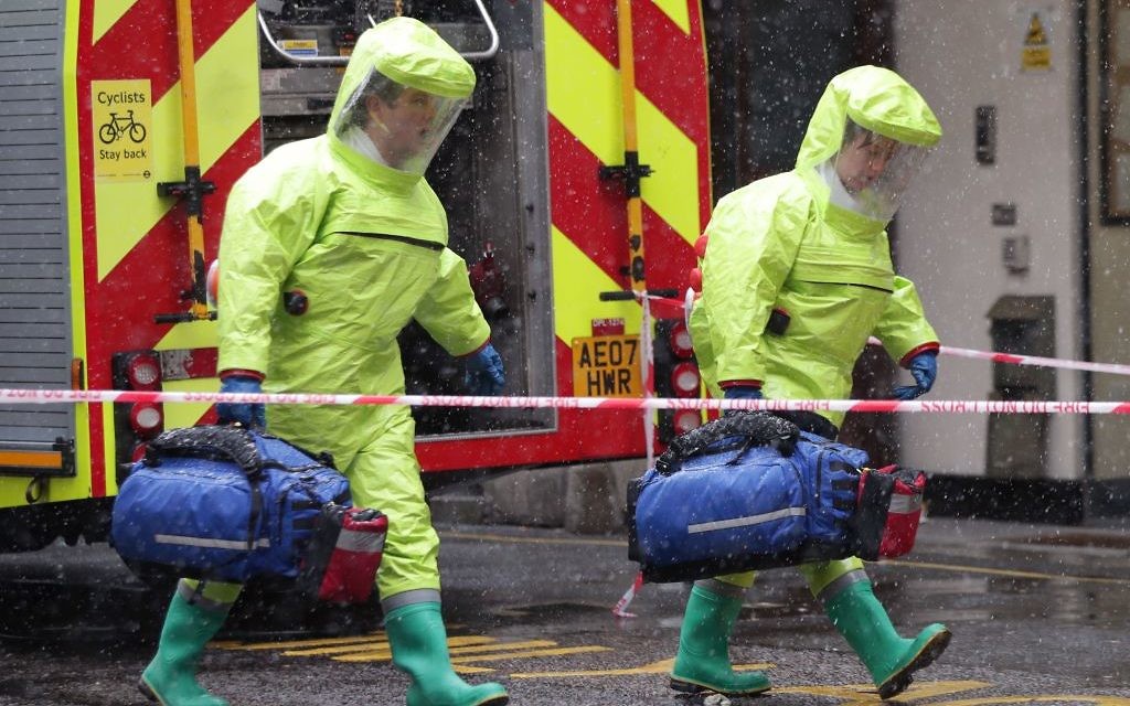 Members of the police, fire brigade and ambulance service during a joint exercise to test their response to a ÔHAZMATÕ type ncident involving a hazardous substance, at the Israeli Embassy in Kensington, London. 

Photo credit: Yui Mok/PA Wire