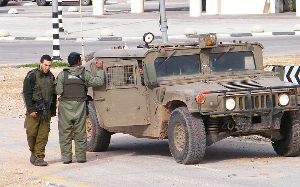 IDF soldiers at the Qalqilya checkpoint