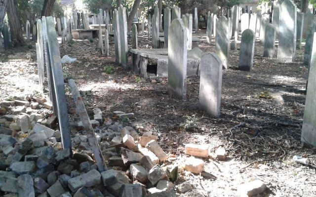 Headstones at Fulham Road cemetery in the West End 

Picture credit: Royal Borough of Kensington and Chelsea's 'Library Time Machine' blog 

https://rbkclocalstudies.wordpress.com/2016/08/18/hidden-in-plain-sight-chelseas-jewish-cemetery/
