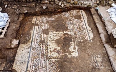 Excavating the mosaic. Photo: Yitzhak Marmelstein, Israel Antiquities Authority