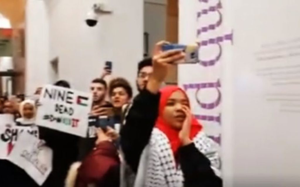 Anti-Israel Kings College protesters demonstrating against former Israeli deputy prime minister, Dan Meridor, who spoke at the university in February 

Picture credit: The Pinsker Centre