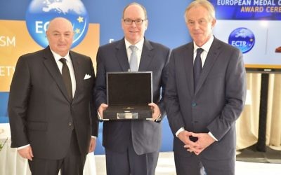 Prince Albert of Monaco receiving the 2018 European Medal of Tolerance. (From left” ECTR president Moshe Kantor, Prince Albert II and Tony Blair). Photo courtesy of ECTR.