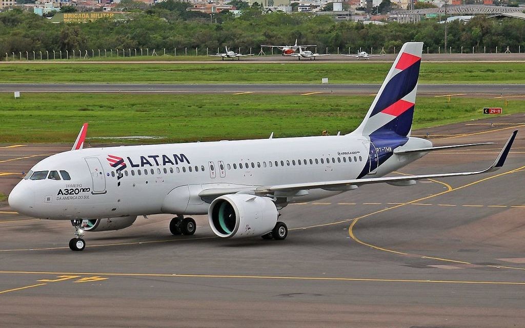 A Latam plane