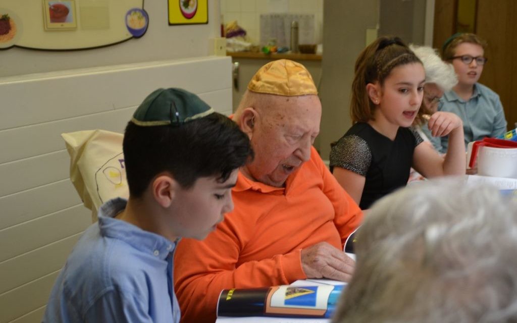 Pupils from Etz Chaun visit residents at Jewish Care;s Clore Manor care home