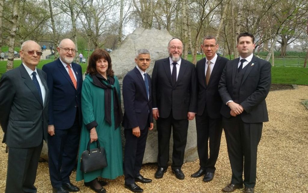 L-R: Survivor Jacques Weisser, Henry Grunwald, Valerie Mirvis, Mayor Sadiq Khan, Chief Rabbi Ephraim Mirvis, Israeli envoy Mark Regev and Neil Martin, UK chair of Yom HaShoah

Credit: John Rifkin