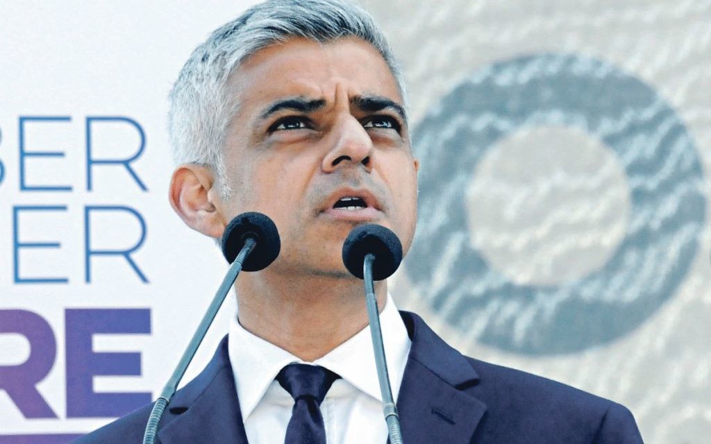 Sadiq Khan speaking at the 2016 Yom HaShoah ceremony