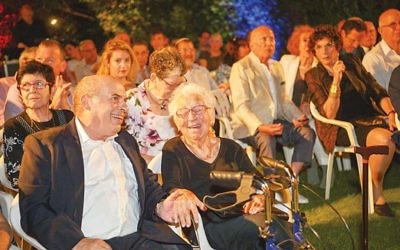 Jewish Agency chairman Natan Sharansky greets Alice Shalvi at the Aliyah 100 reception in Ramat Gan

Photo by Yossi Zeligar/Nikoart