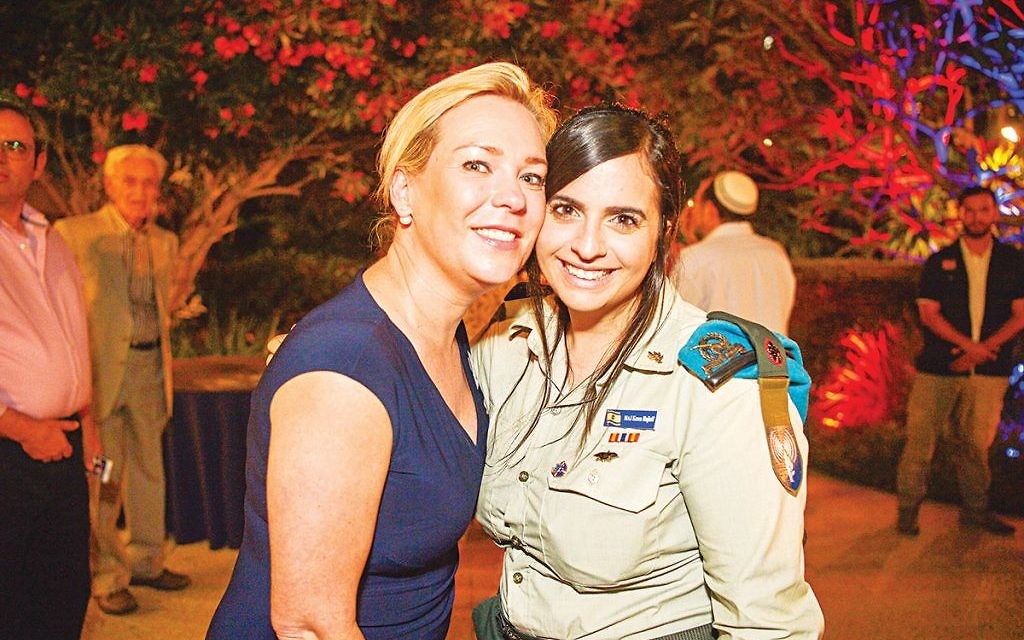 Major Keren Hajioff (right) and Justine Zwerling (left)

Photo by Yossi Zeligar/Nikoart