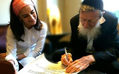 It’s official: Rabbi Dr Sperber signs Rabba Brawer’s semicha