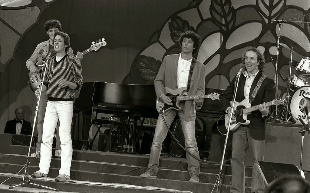 Danny Sanderson and Gidi Gov during a performance for their pop group Doda, 13 April 1981