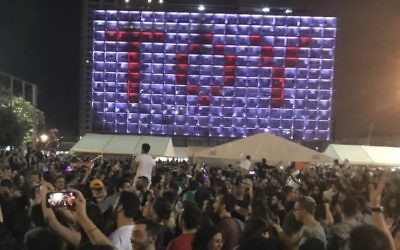 Tel Aviv celebrates Netta's win by lighting up the municipality building with Toy!
