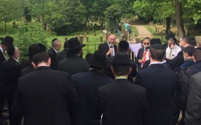 Chief Rabbi Mirvis speaking to the delegation of rabbis in Europe