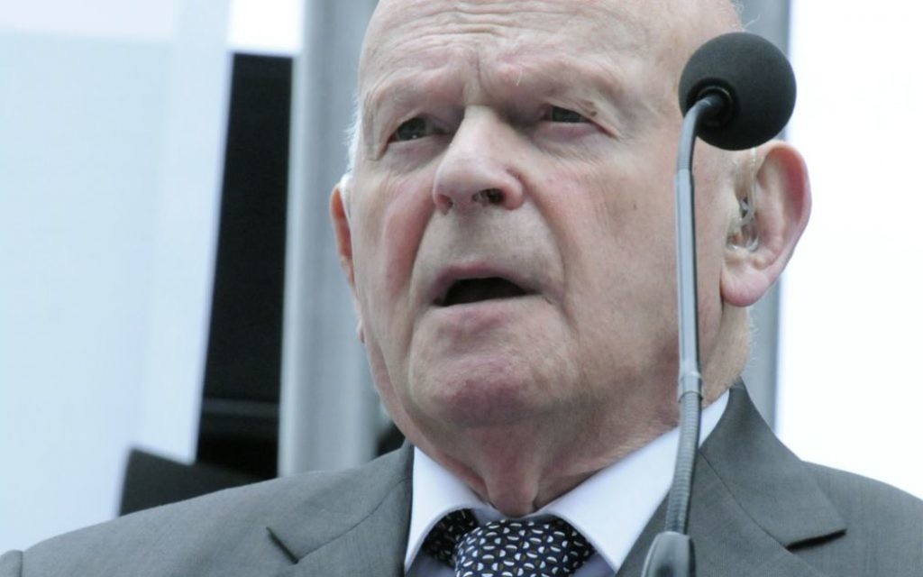 Ben Helfgott speaking at Yom Hashoah