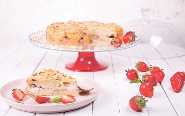 Strawberry and almond cheese cake